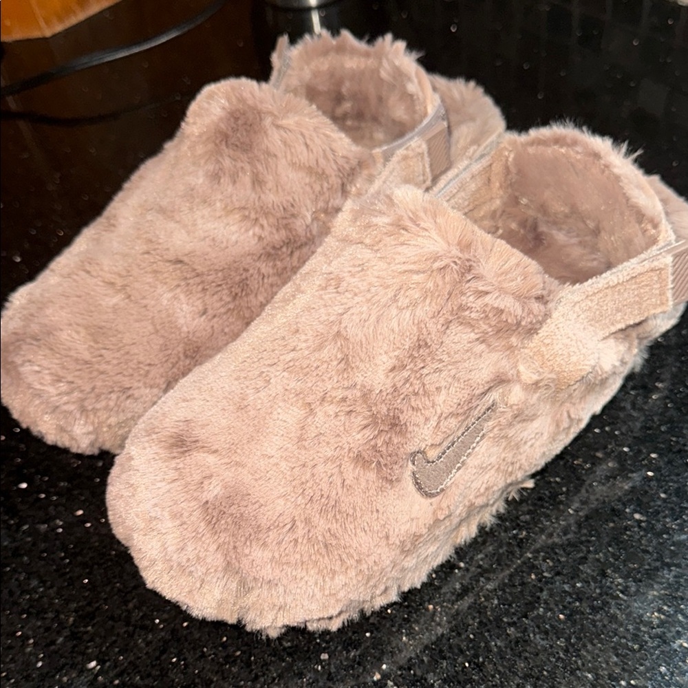 Nike Plush Slippers in Soft Beige